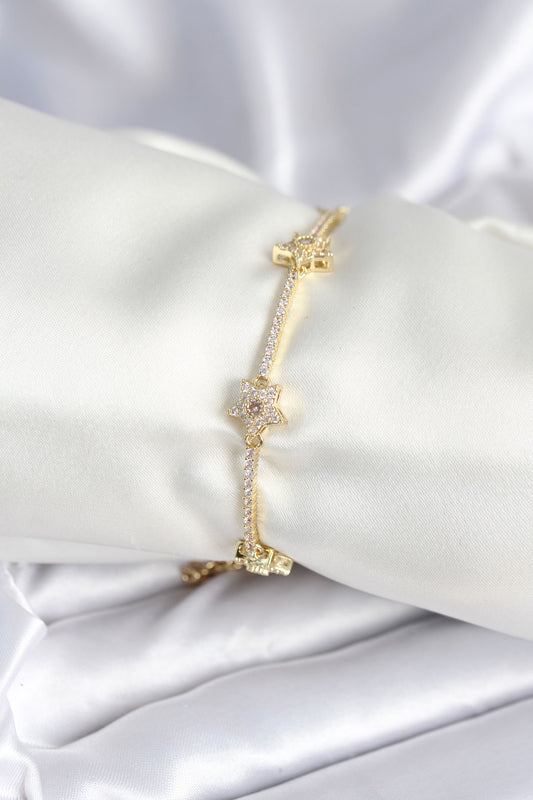 Pirinç Gold Renk Yıldız Model Kadın Bileklik - BB7986