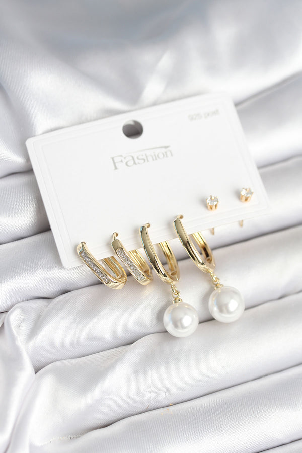 BKP11259 - Pirinç Gold Renk İnci Detaylı 925 Ayar Gümüş Çivili Kadın Küpe Seti