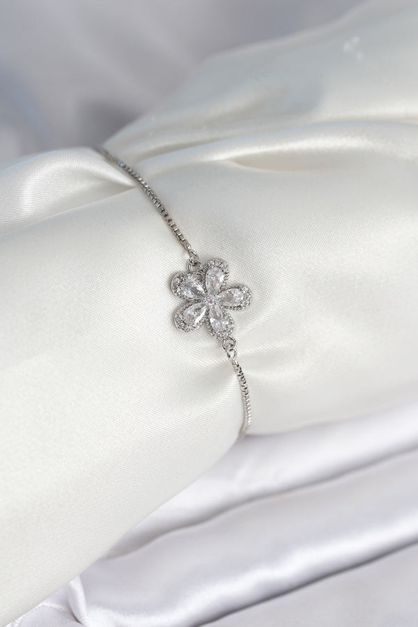 BB8012 - Çiçek Model Asansörlü Gümüş Renk Kadın Bileklik