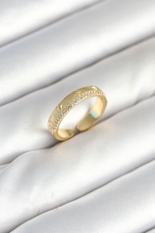 BYK3905 - Gold Renk Şerit Zirkon Taşlı Kadın Yüzük