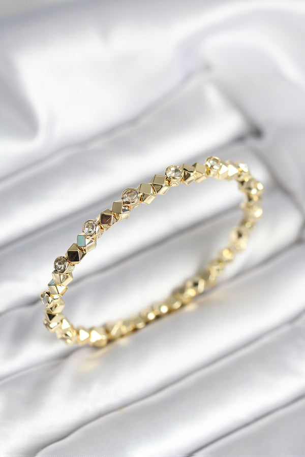 BB8022 - Zirkon Taşlı Küp Şerit Model Pirinç Gold Renk Kadın Bileklik