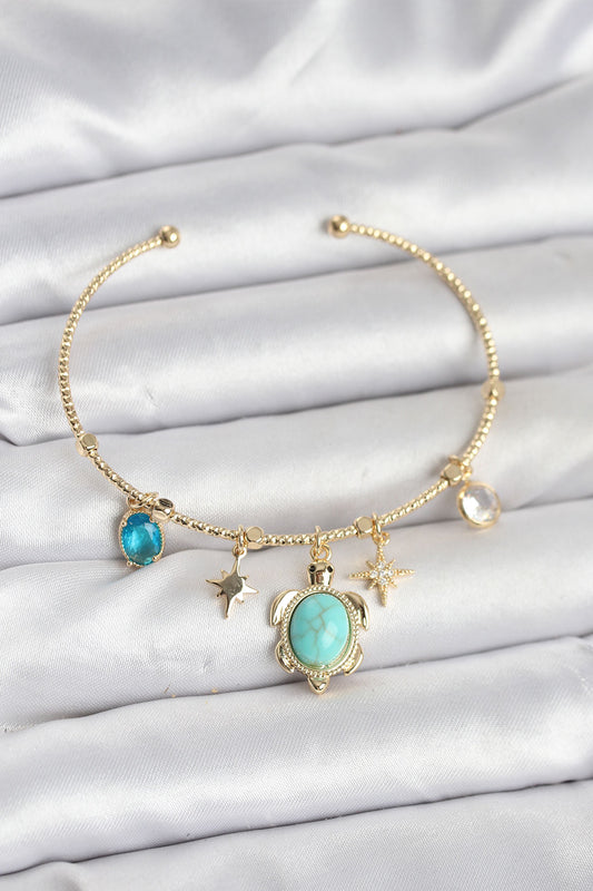 BB8033 - Caretta Caretta Charmlı Gold Renk Kadın Bileklik