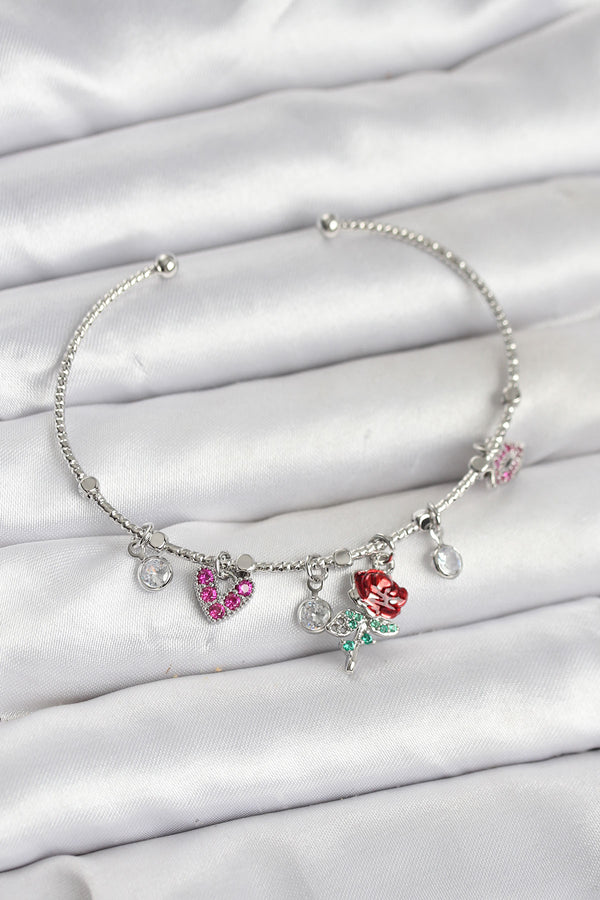 BB8044 - Gül Charmlı Gümüş Renk Pirinç Kadın Bileklik