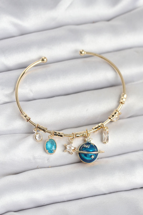 BB8047 - Gezegen Charmlı Gold Renk Pirinç Kadın Bileklik