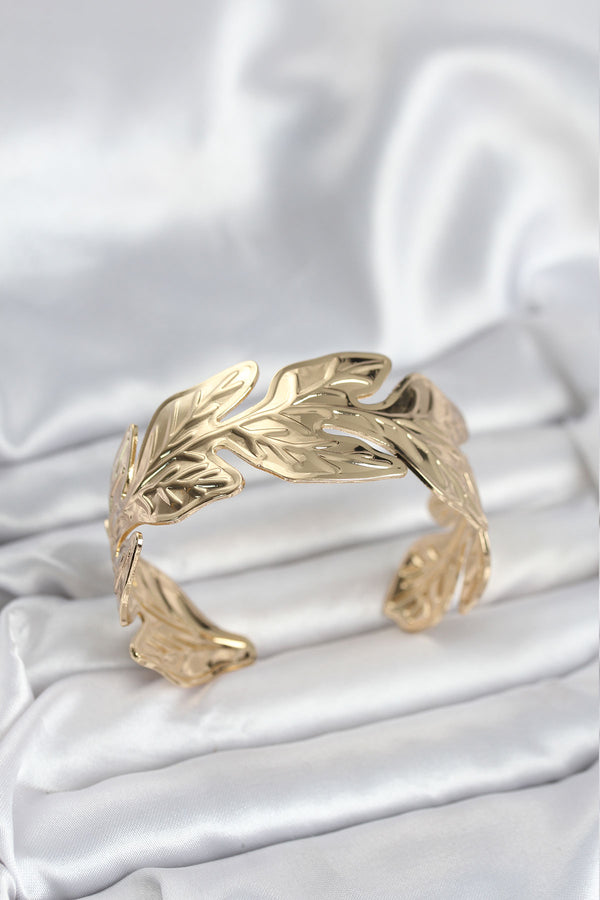 BB8052 - Gold Renk Pirinç Levha Yaprak Model Kadın Bileklik