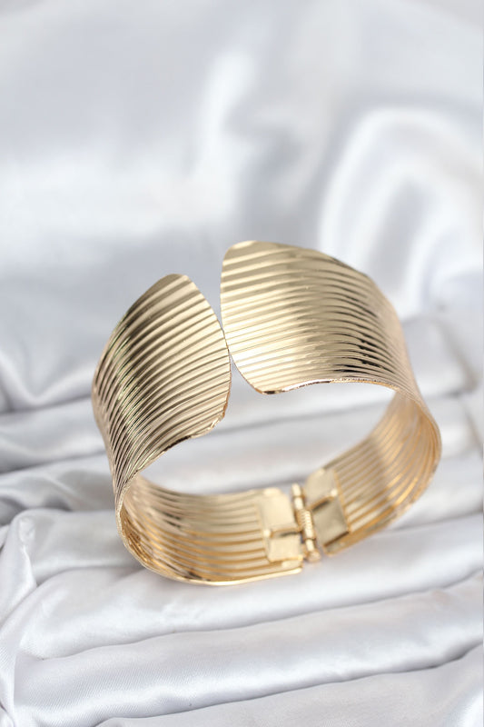 BB8062 - Pirinç Gold Renk Levha Model Kadın Bileklik