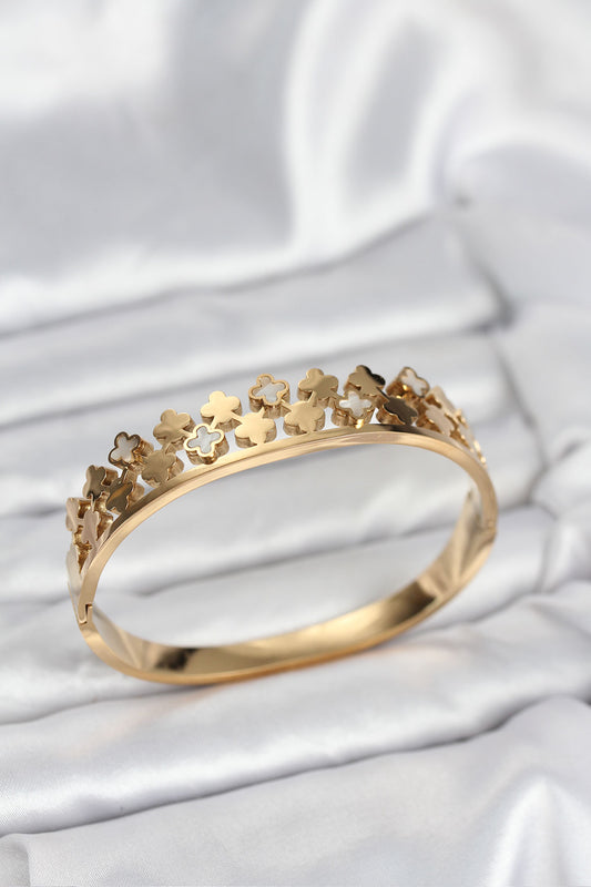 BB8072 - 316L Çelik Gold Renk Minimal Yoncalı Kadın Kelepçe Bileklik