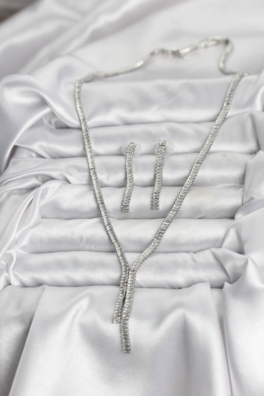 BKO10637 - Gümüş Renk Baget Zirkon Taşlı Kadın Kolye Küpe Set