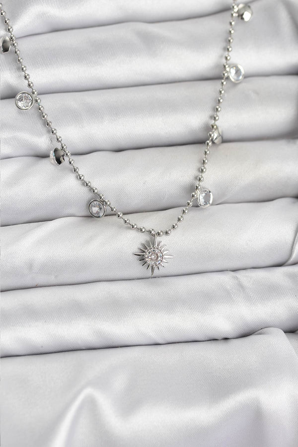 BKO10658 - Zirkon Taşlı Kutup Yıldızı Model Pirinç Gümüş Renk Kadın Kolye